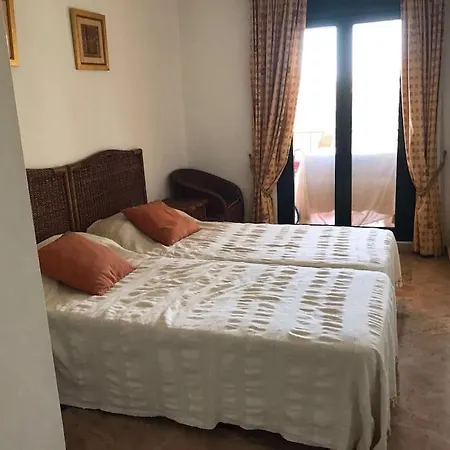 Holiday San Pedro Beachside - Almendros Apartment *
